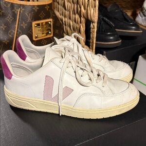 Veja Women's Cream and Purple Sneakers